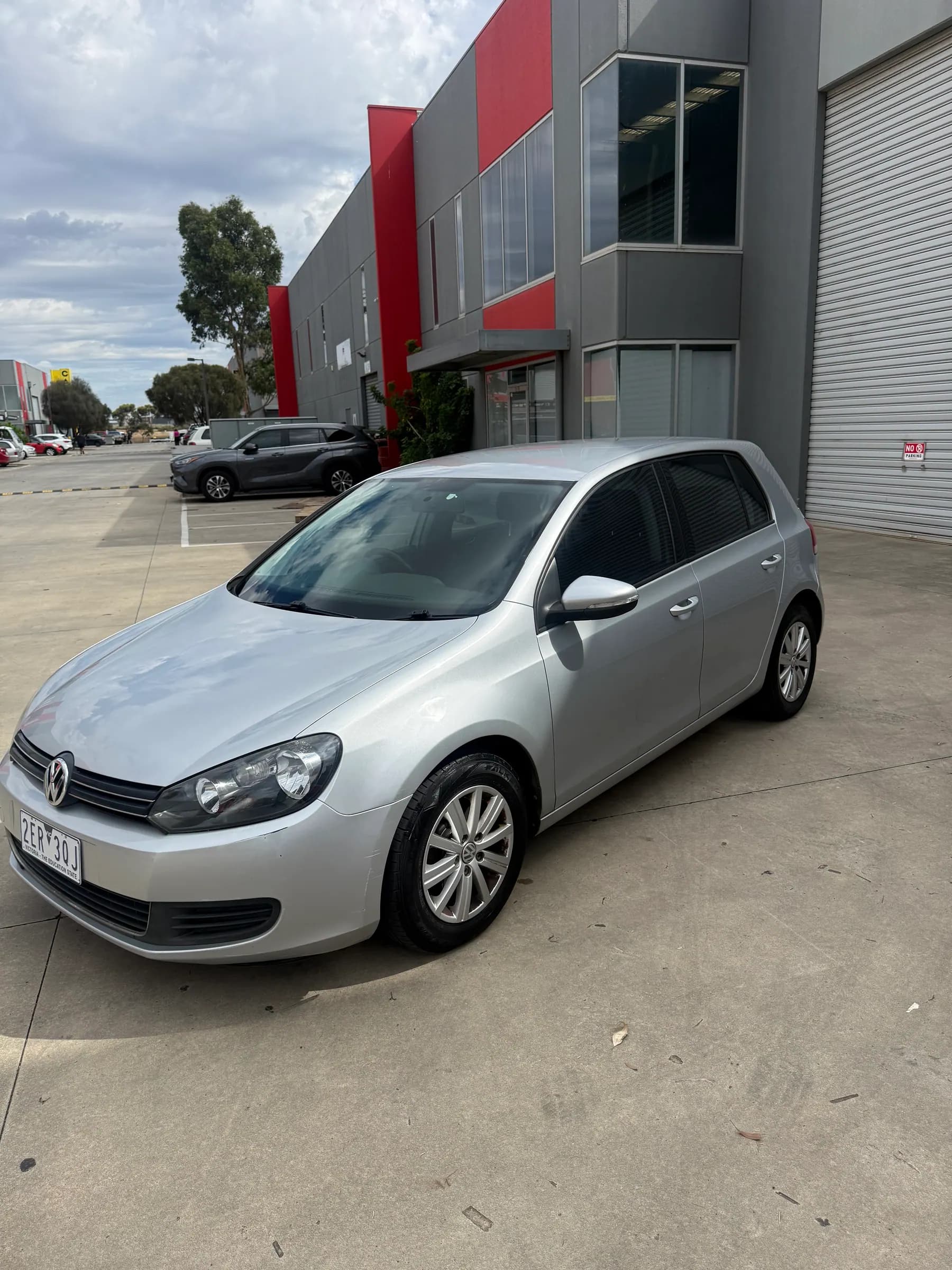 2012 Volkswagen Golf image 1