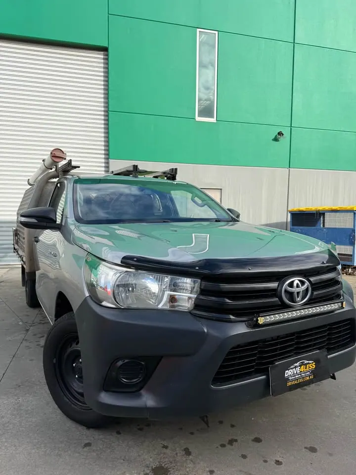 2016 Toyota Hilux image 1